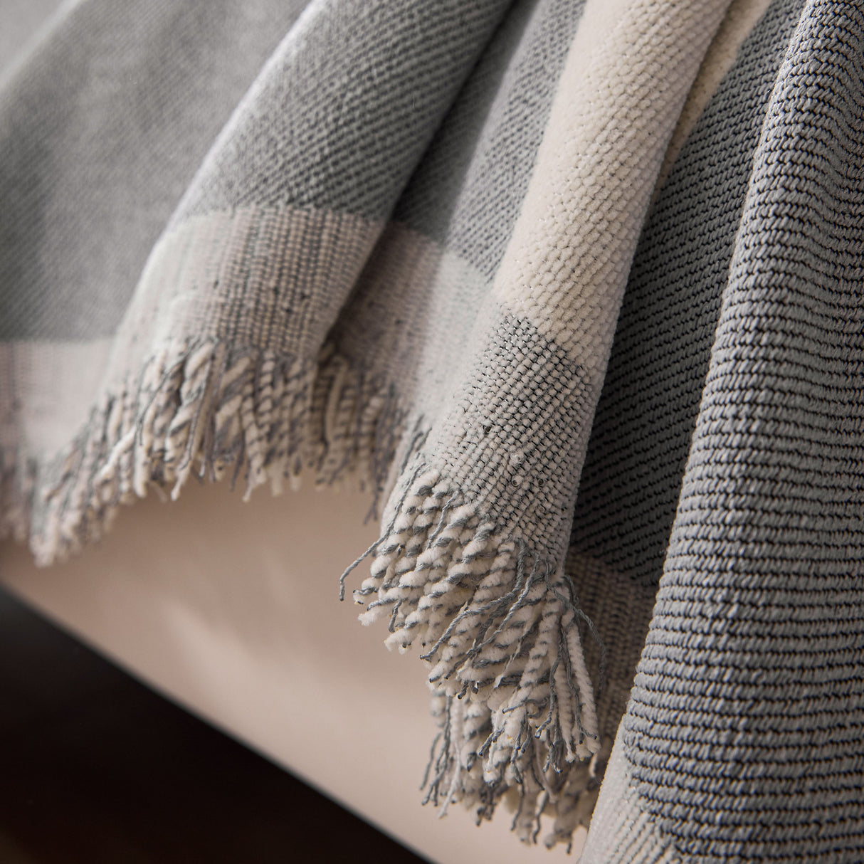 Modern Abstract Chenille Sofa Cover, Large Soft Throw Blanket with Tassels for Couch