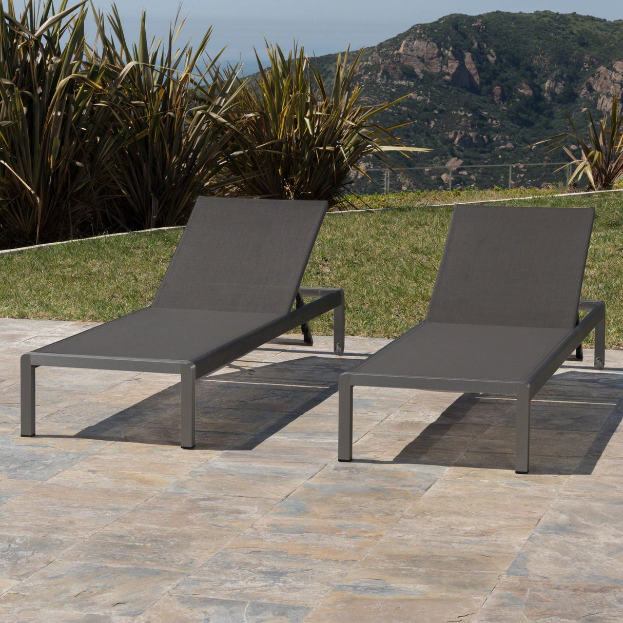Outdoor Patio Chaise Lounge with 5 Reclining Positions