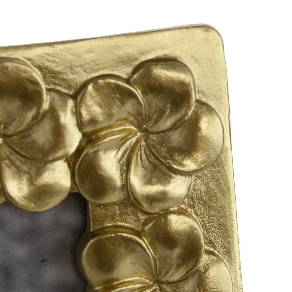 Vintage Photo Frame & Flower Design by Couch.com