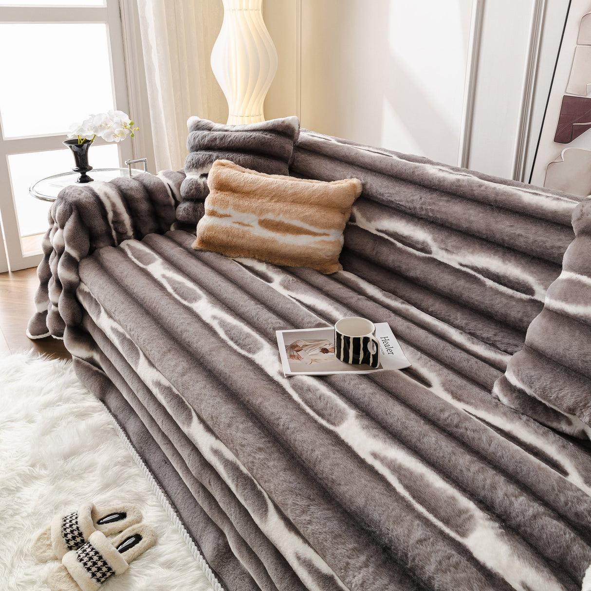 Ultra Soft Faux Fur Couch Cover – Large, Fluffy, and Elegant Sofa Throw Blanket