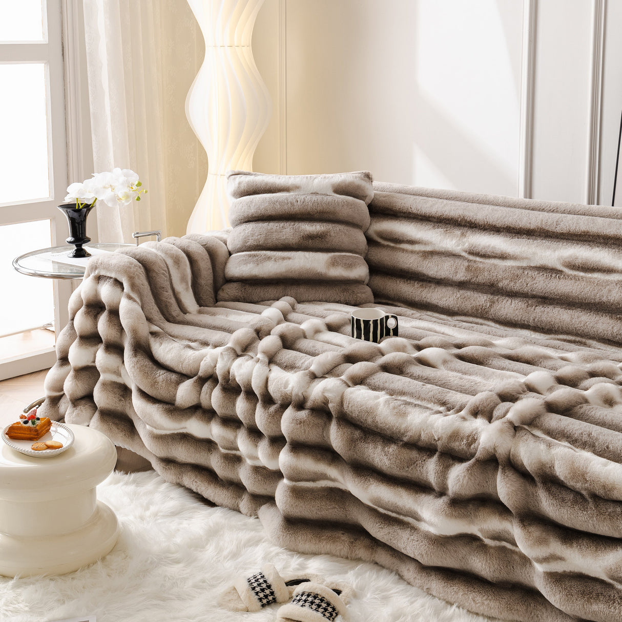 Ultra Soft Faux Fur Couch Cover – Large, Fluffy, and Elegant Sofa Throw Blanket