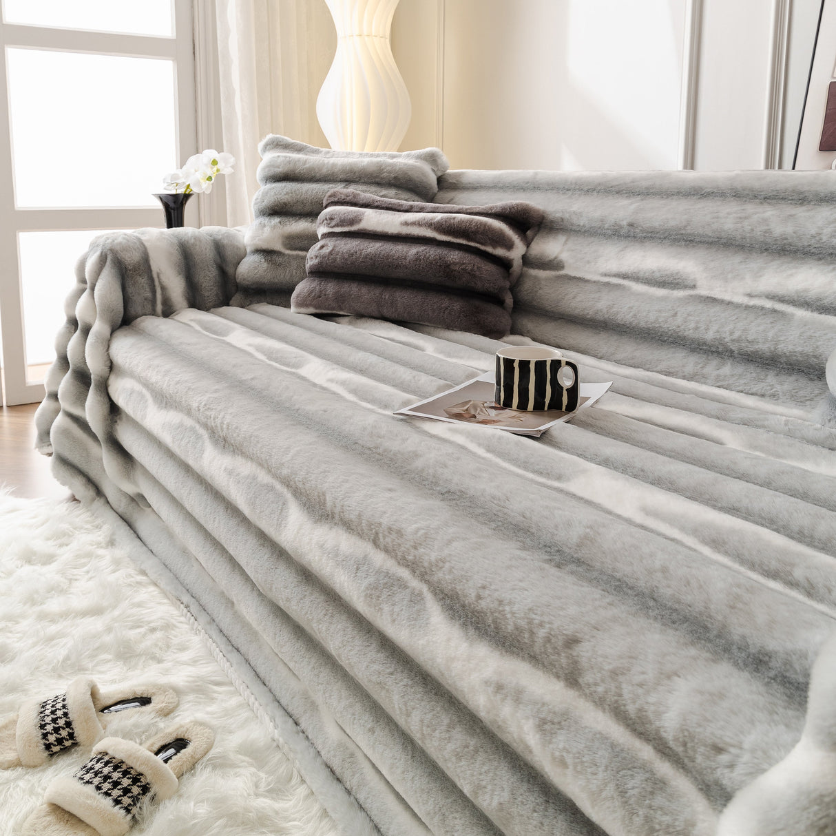 Ultra Soft Faux Fur Couch Cover – Large, Fluffy, and Elegant Sofa Throw Blanket