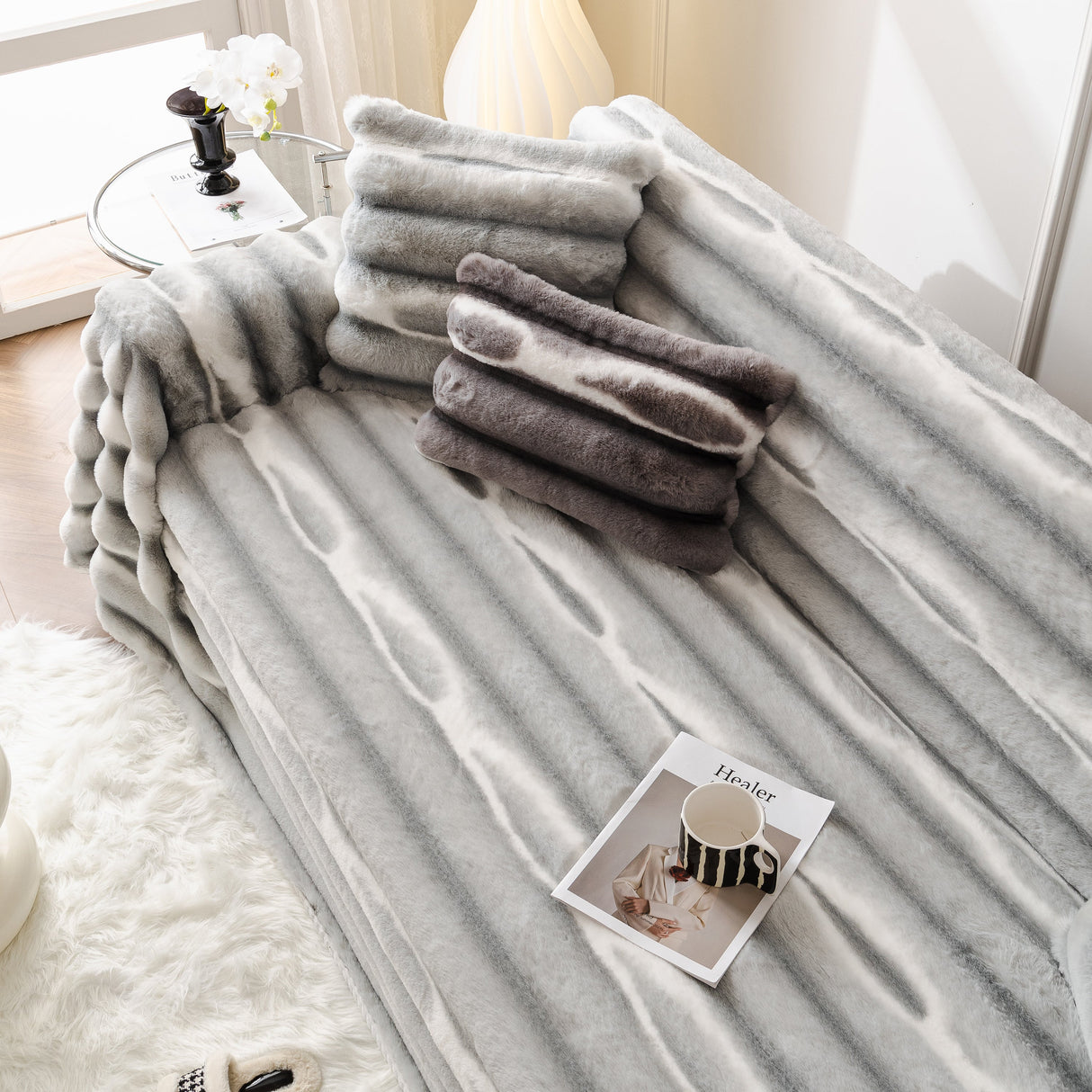 Ultra Soft Faux Fur Couch Cover – Large, Fluffy, and Elegant Sofa Throw Blanket