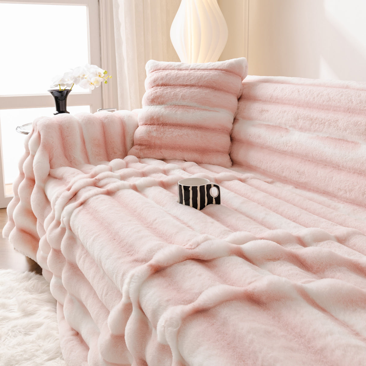 Ultra Soft Faux Fur Couch Cover – Large, Fluffy, and Elegant Sofa Throw Blanket