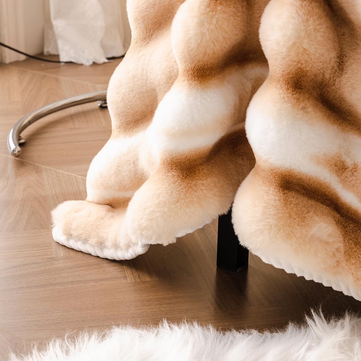 Ultra Soft Faux Fur Couch Cover – Large, Fluffy, and Elegant Sofa Throw Blanket