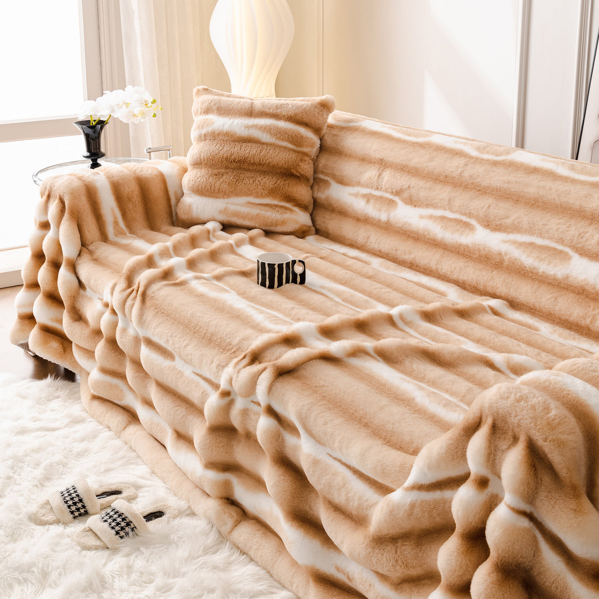 Ultra Soft Faux Fur Couch Cover – Large, Fluffy, and Elegant Sofa Throw Blanket