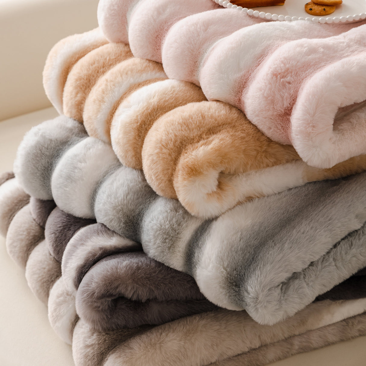 Ultra Soft Faux Fur Couch Cover – Large, Fluffy, and Elegant Sofa Throw Blanket