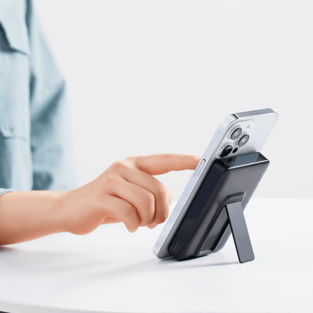 Anker MagGo Power Bank with Stand 10,000 mAh 7.5W by Anker