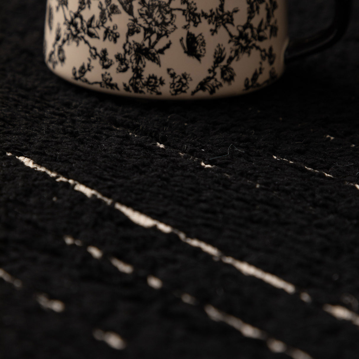 Textured Sofa Seat Cover with Wave Edge – Non-Slip, Washable Couch Throw Protector