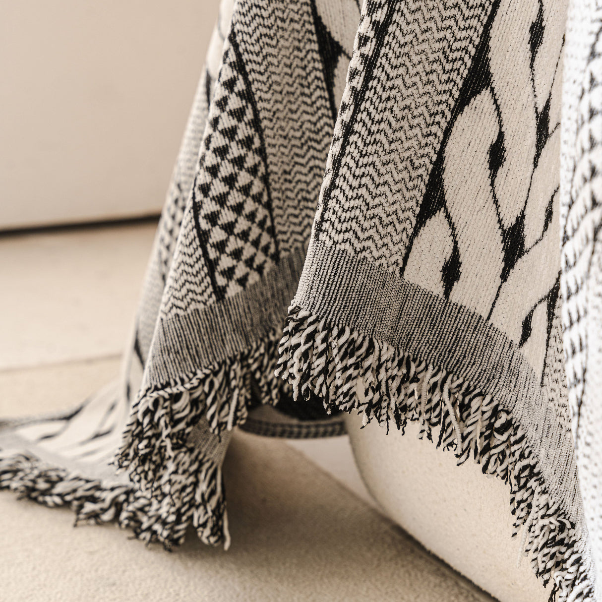 Sofa Cover Blanket Throw with Tassels, Decorative Furniture Protector for Dogs/Pets