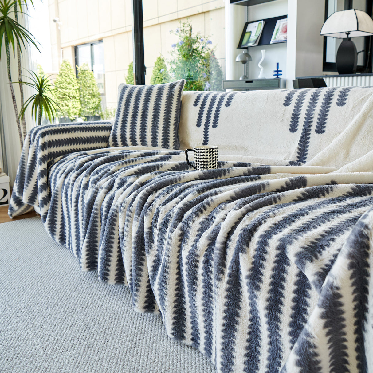 Warm Faux Fur Luxury Sofa Throw Blankets, Soft Cozy Thick Plush Shaggy Blankets for Couch Chair Bed