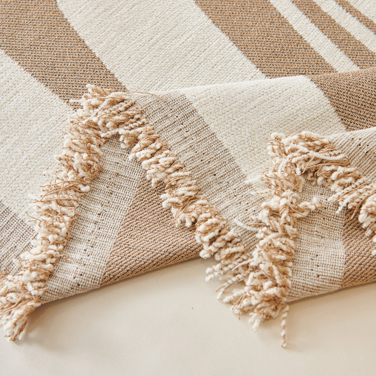 Soft Cozy Curved Throw Blankets for Couch, Sofa, Bed, Travel, Decorative Blankets for Women, Men, Kids Gift