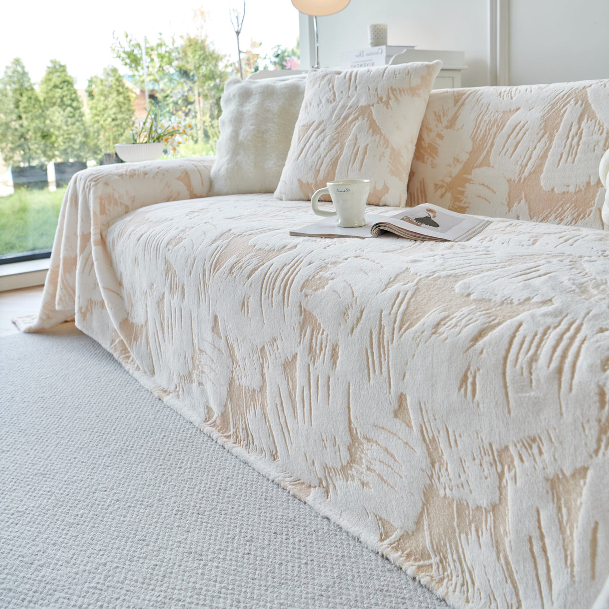 Plush Faux Fur Warm Sofa Cover with Waves Jacquard Textured Throw Blankets for Couch