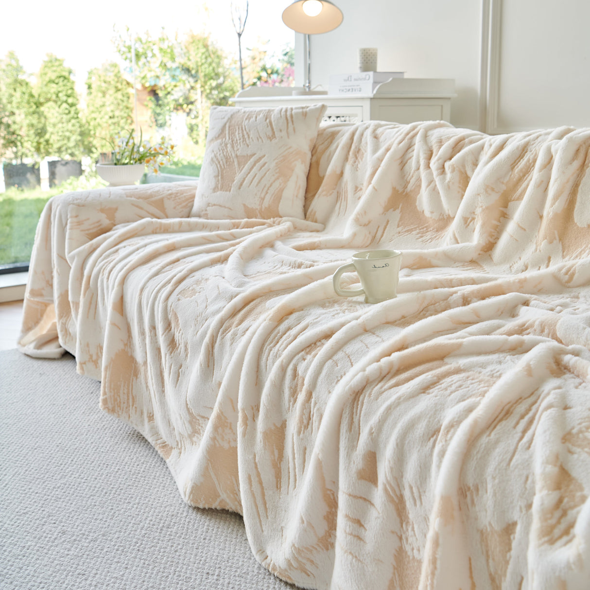 Plush Faux Fur Warm Sofa Cover with Waves Jacquard Textured Throw Blankets for Couch