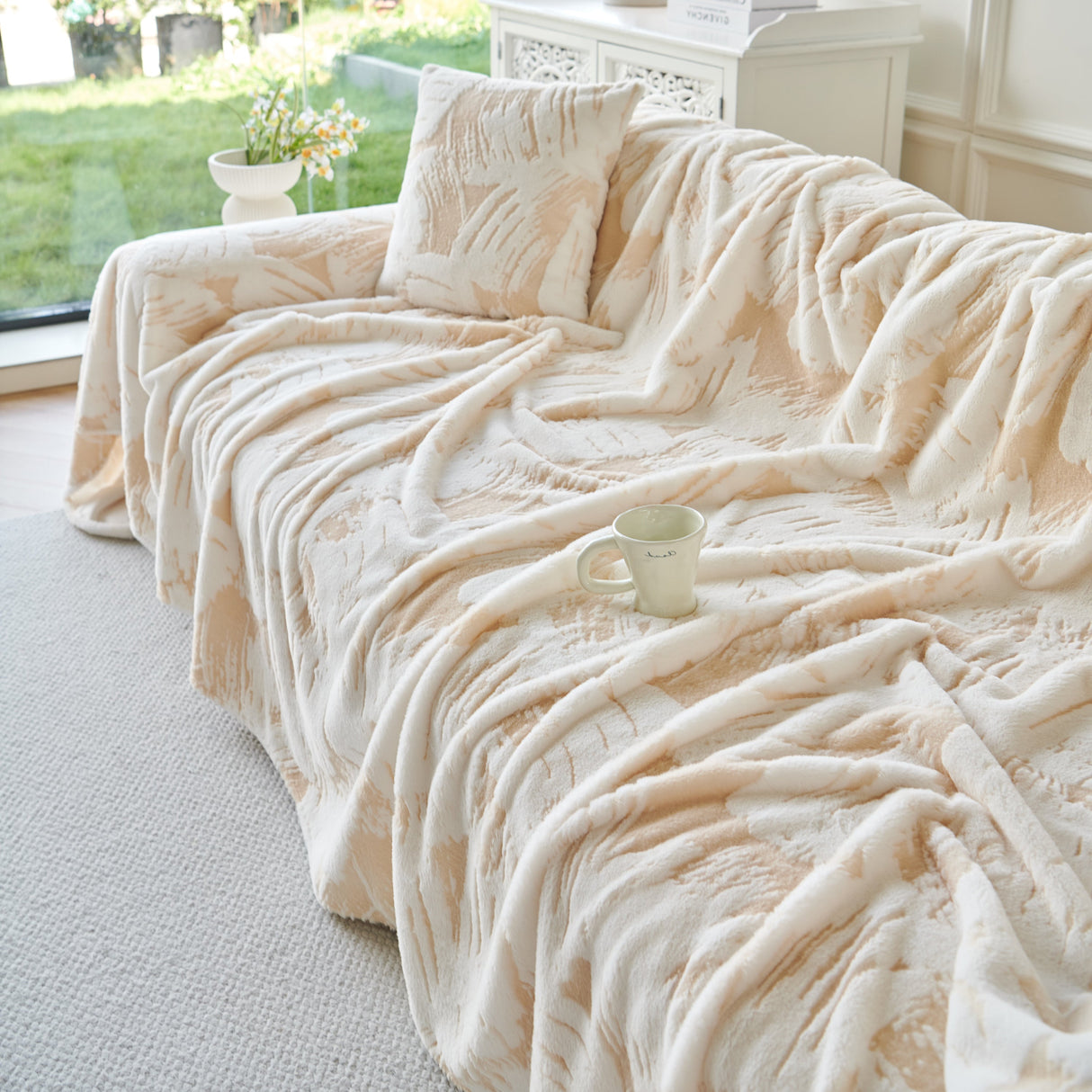 Plush Faux Fur Warm Sofa Cover with Waves Jacquard Textured Throw Blankets for Couch