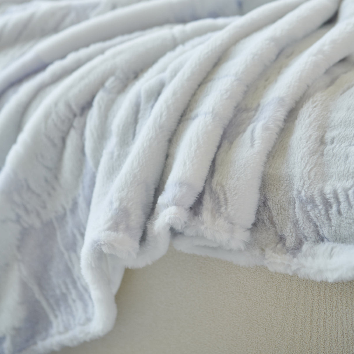 Plush Faux Fur Warm Sofa Cover with Waves Jacquard Textured Throw Blankets for Couch