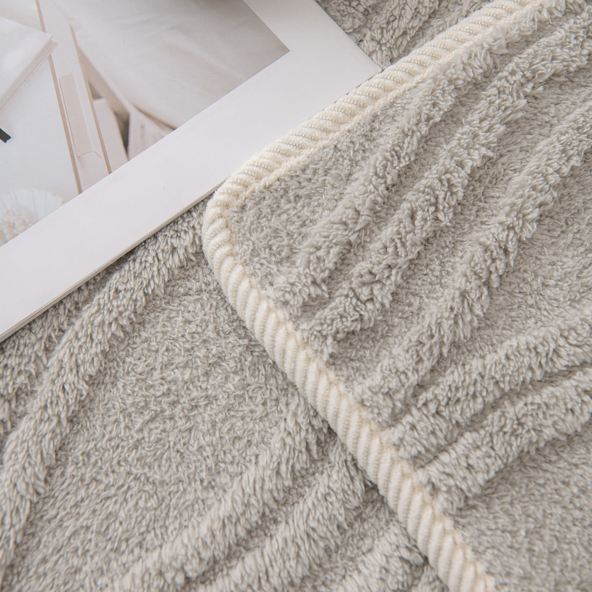 Winter Thickened Non-slip Blanket, Three-Dimensional Embossed Cotton Velvet Sofa Cover