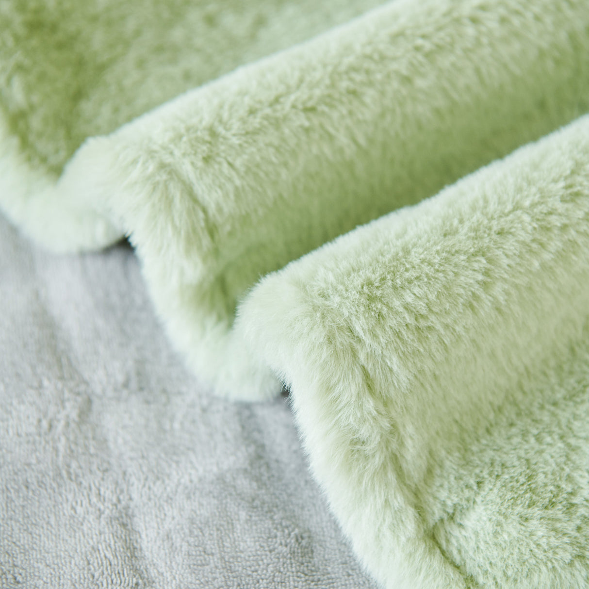 Faux Fur Smooth Plush Comfy Couch Covers, Soft Thicked Durable Blankets and Throws for Sofas