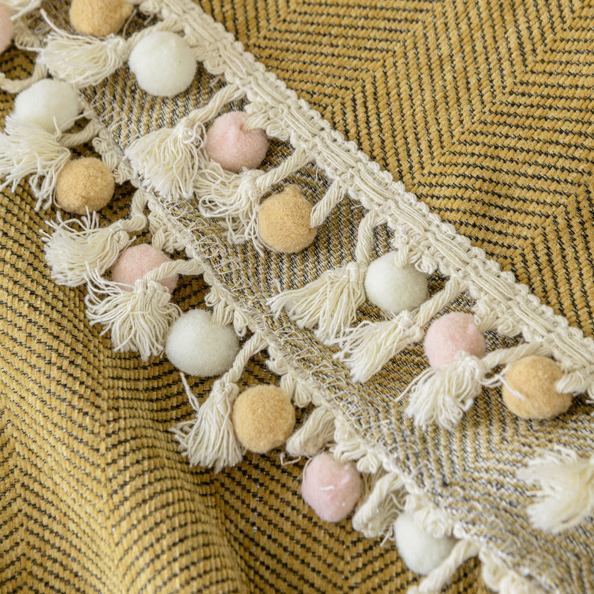 Boho Herringbone Sofa Throw Blanket with Pom Pom Tassels Stylish Furniture Slipcover