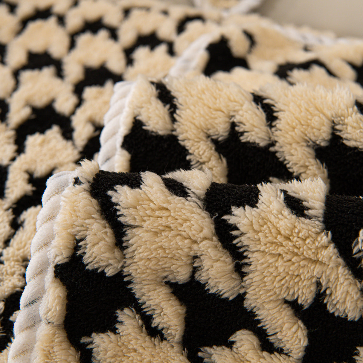 Winter Thickened Sherpa Fleece Houndstooth Sofa Cushion, Non-slip Sofa Cover with Plush