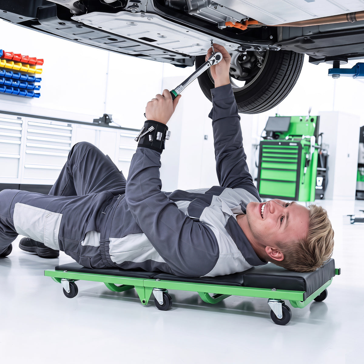 Foldable Automotive Creeper with 360° Swivel Wheels 330 lbs for Garage-Green