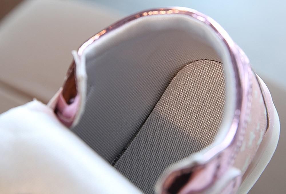 Modern Trend NEW Fashion Style Baby Fashion Sneakers For Children Girls Star Luminous Child Casual Colorful Light LED Shoes Sneakers