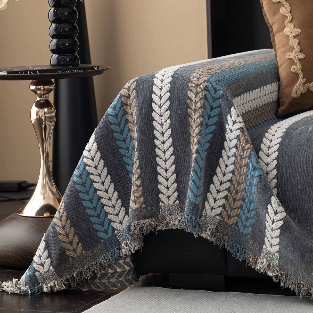 Cozy Decorative Throw Blanket for Couches, Boho Plush Woven Sofa Cover with Stripes
