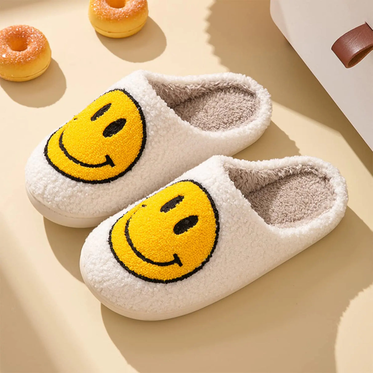 Smile Face Slippers for Women Happy face slippers Retro Soft Plush Warm Slip-on Slippers, Cozy Indoor Outdoor Slippers 4.5-5.5 Women/3.5-4.5 Men Yellow
