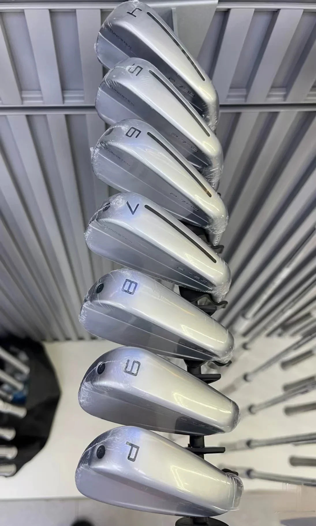 7-Piece Golf Iron Set: Silver 4-9P R/S Flex