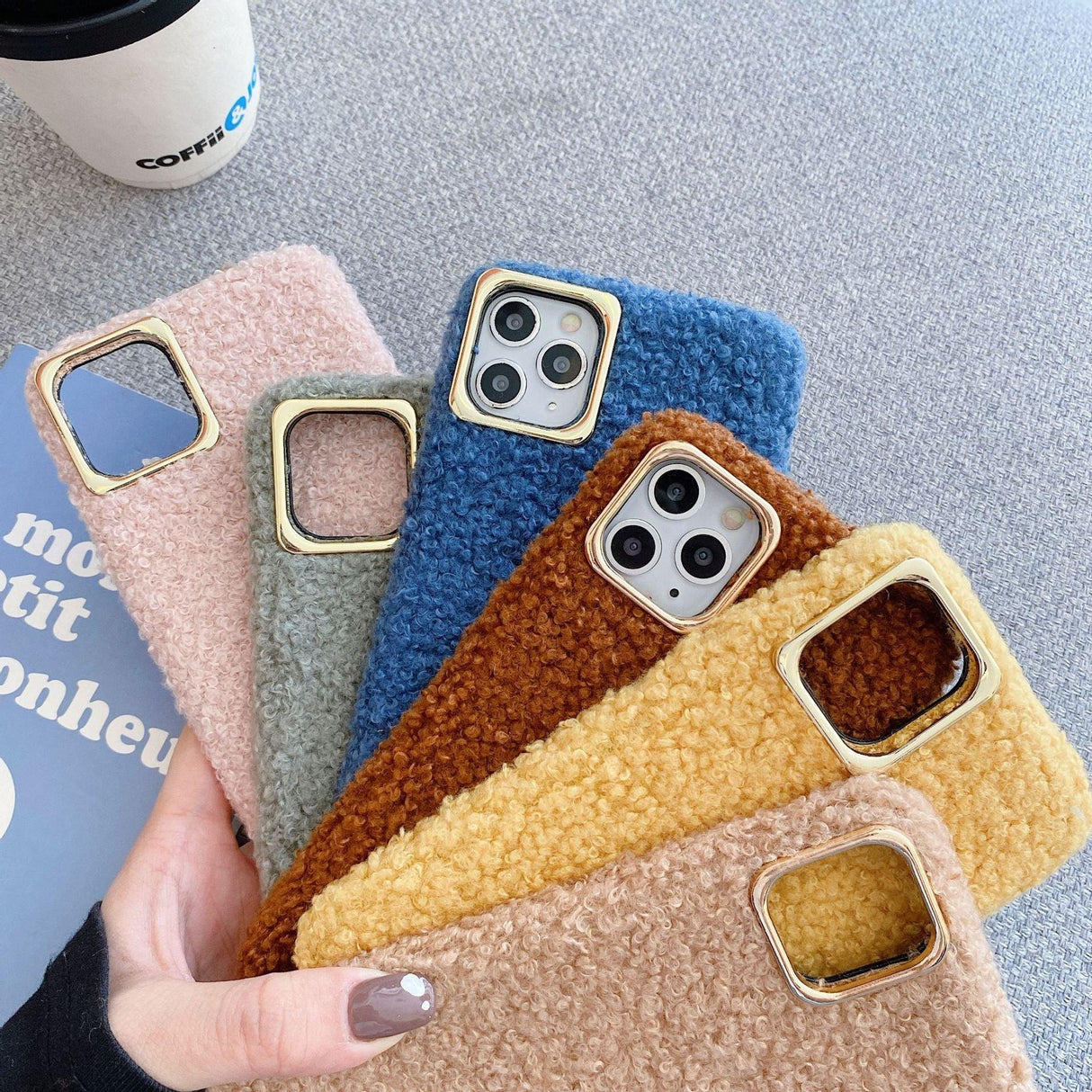 Fashion Lady Gift Case For Iphone Xs Max Xr X 11 Pro Max Se Furry Fluffy Warm Cover For Iphone 6 7 8 Plus Soft Phone Case Flexible Silicon Soft Fluffy Furry Shockproof Protective Phone Case For Iphone