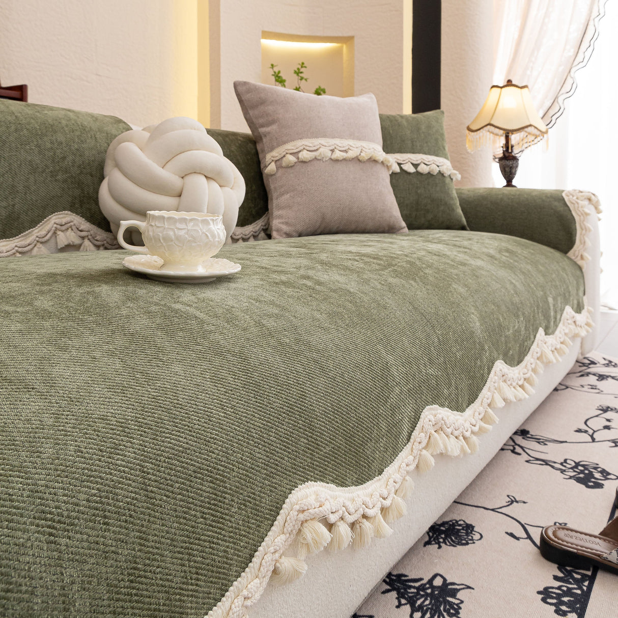 Chenille Sofa Cover Towel – Non-Slip, Washable Pets Couch Protector with Tassels