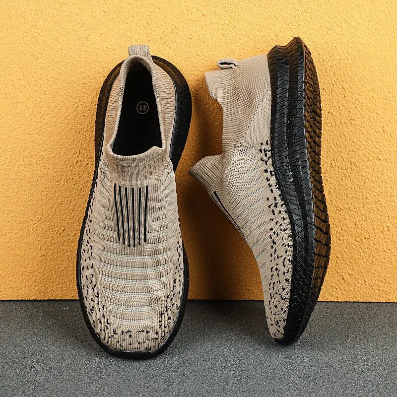 Lightweight and Breathable Men s Running Shoes