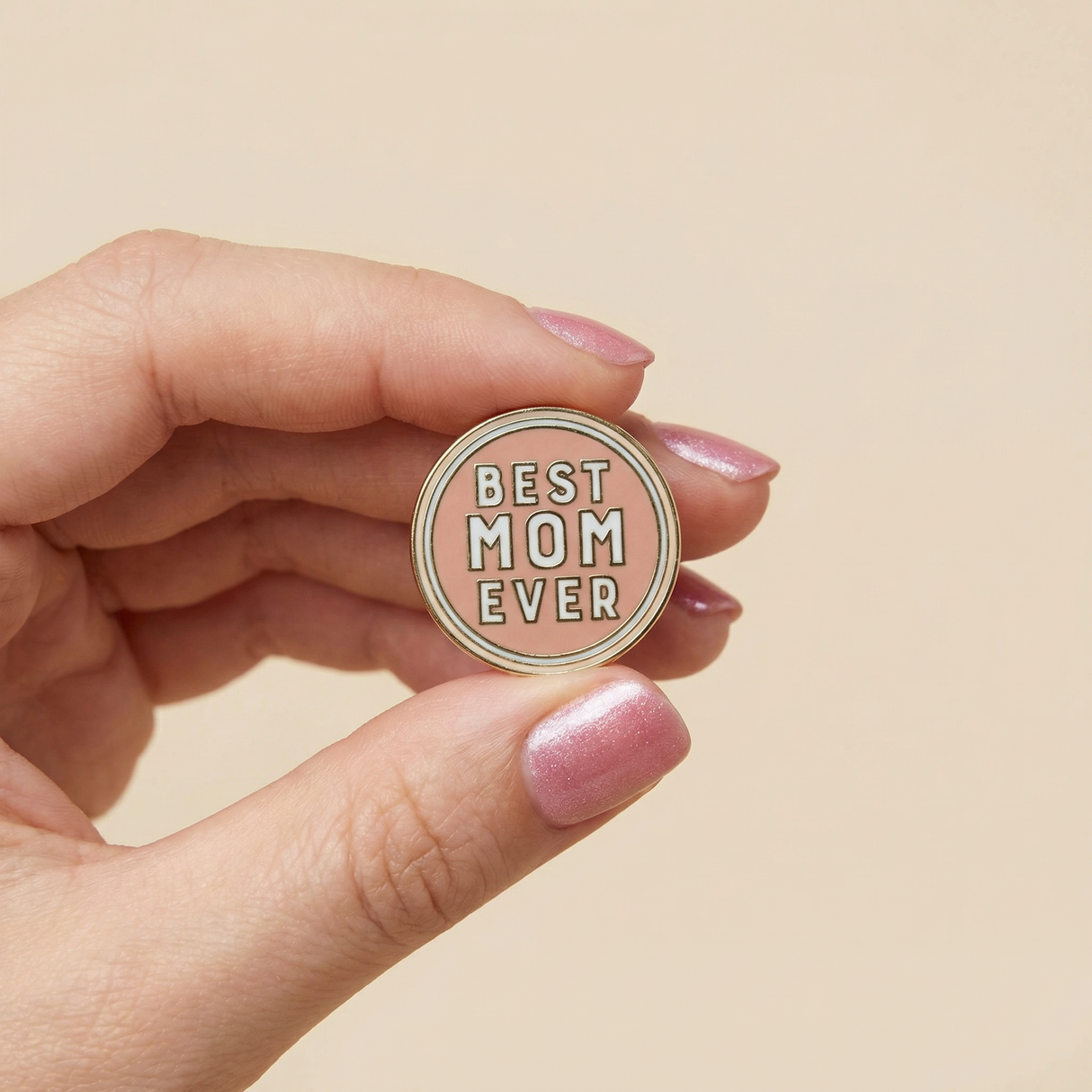 The Best Mom Ever Round Pink Enamel Pin on Gift Card