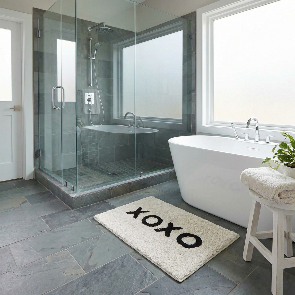 XOXO Bath Mat | Soft Cotton Indoor Rug | 20" x 30"