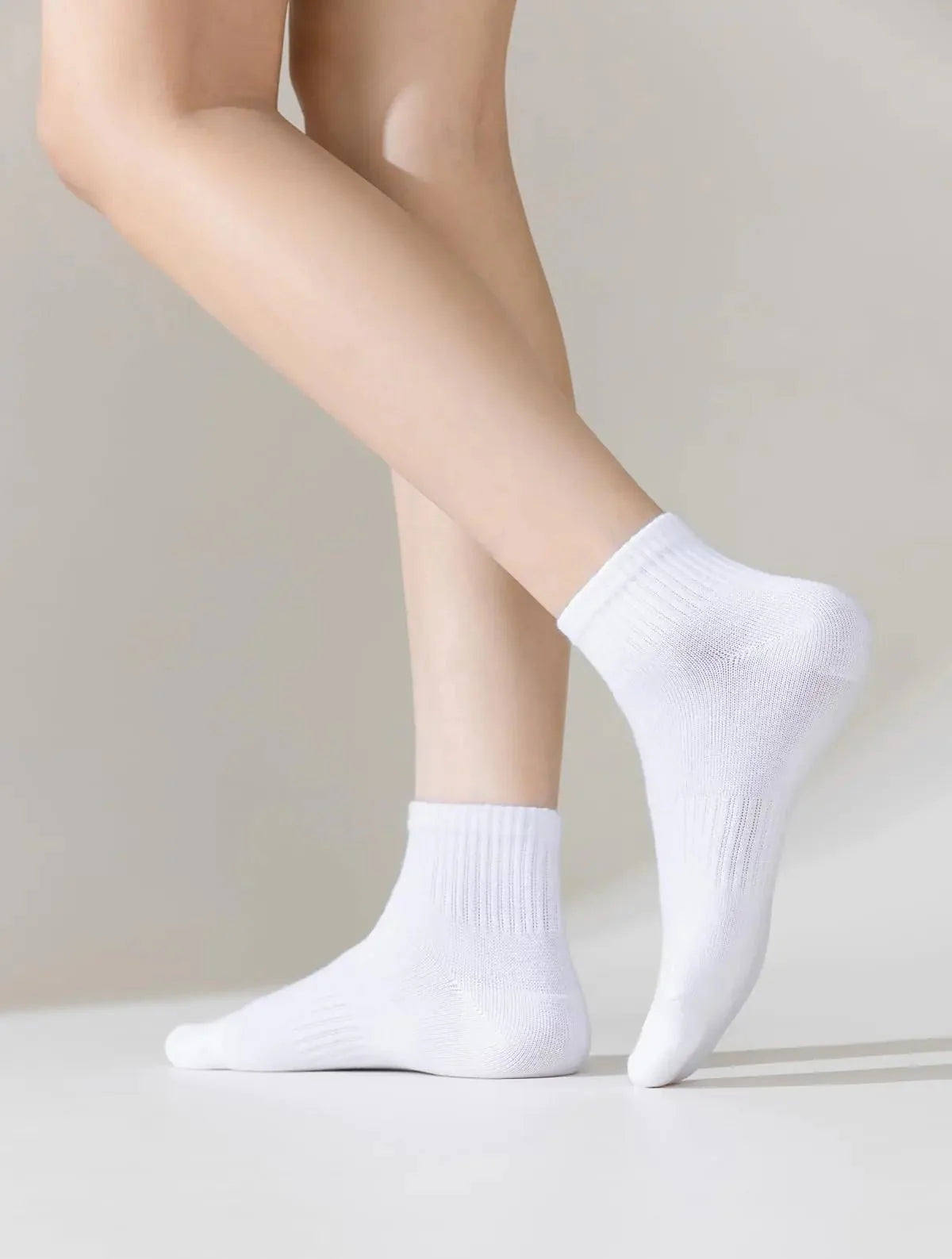 ACCFOD Womens Ankle Socks Thin Cotton Gym Socks Athletic Mini Crew Socks 5 Pairs 5-9 White & Black
