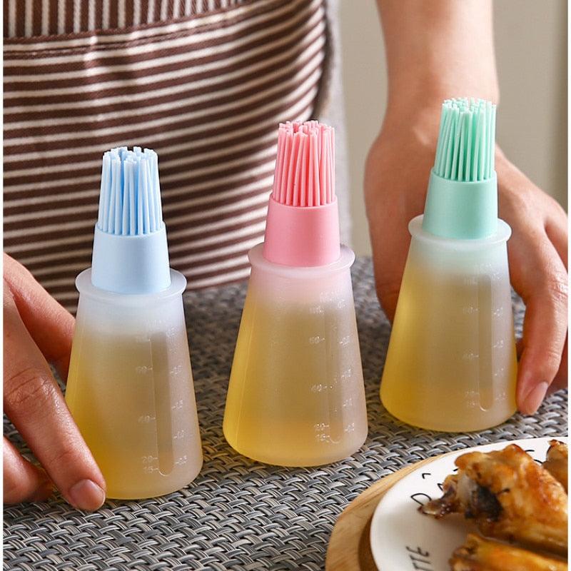 Barbecue Oil Brush Oil Dispenser with Brush High Temperature Resistant Silicone Seasoning Bottle Brush Kitchen Baking Gadgets Barbecue Oil Brush Portable Oil Brush Temperature Resistant Silicone Oil Brush