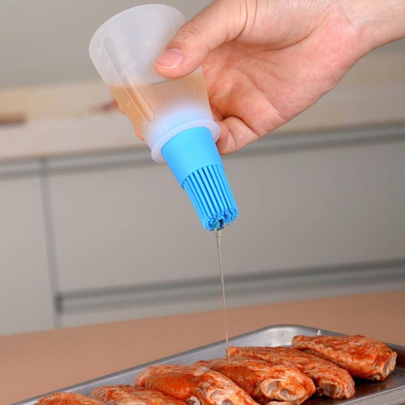 Barbecue Oil Brush Oil Dispenser with Brush High Temperature Resistant Silicone Seasoning Bottle Brush Kitchen Baking Gadgets Barbecue Oil Brush Portable Oil Brush Temperature Resistant Silicone Oil Brush