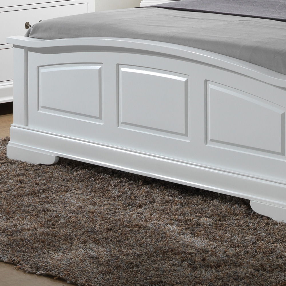 Panel Sleigh Bed Elegantly Crafted by Couch.com