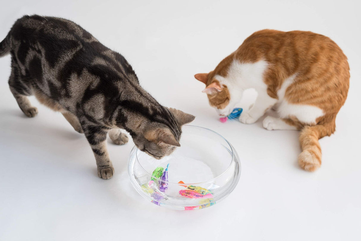 Cat Interactive Electric Fish Toy Water Cat Toy for Indoor Play Swimming Robot Fish Toy for Cat and Dog with LED Light Pet Toys New Bath Toys Interactive Plastic Fish Toys Electronic Cat Toy Gift to Stimulate Your Pet's Hunter Instincts