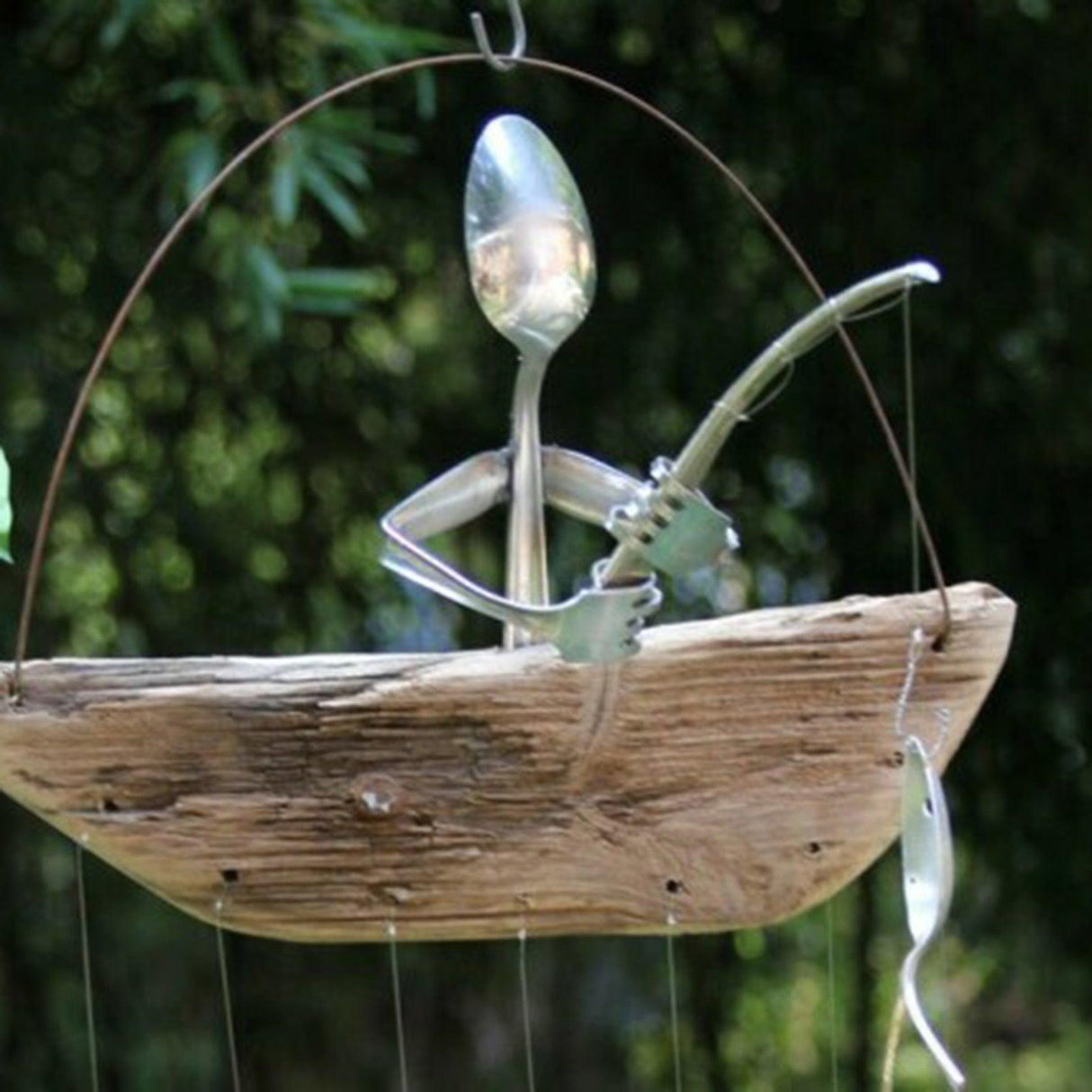 Creative Fishing Man Spoon Fish Sculptures Wind Chime Home Bedroom Painted Fish Mobile Tropical Fish Home Decor Yard Garden Hanging Ornament Decoration