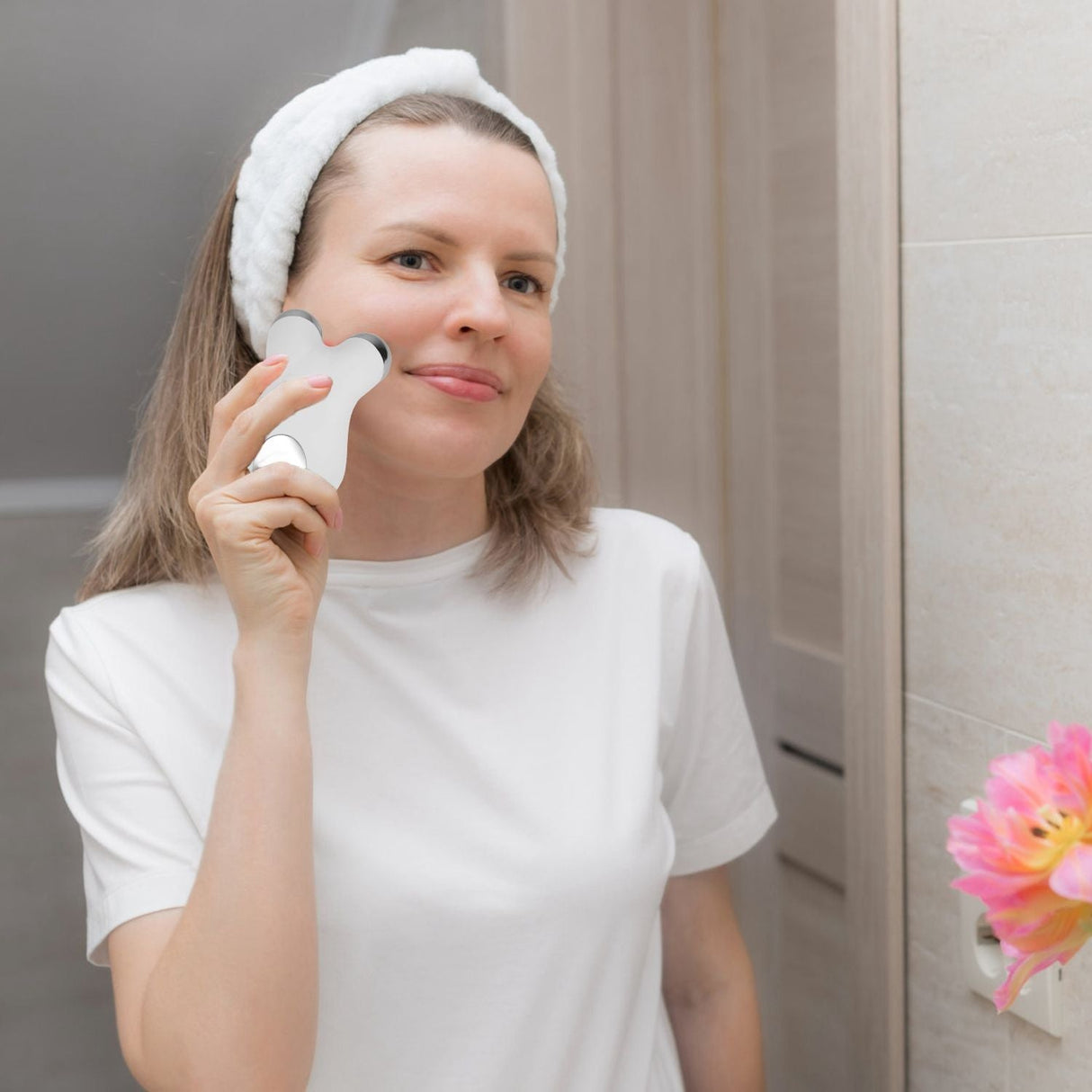 Rechargeable 5-Gear Microcurrent Facial Roller for Youthful Skin