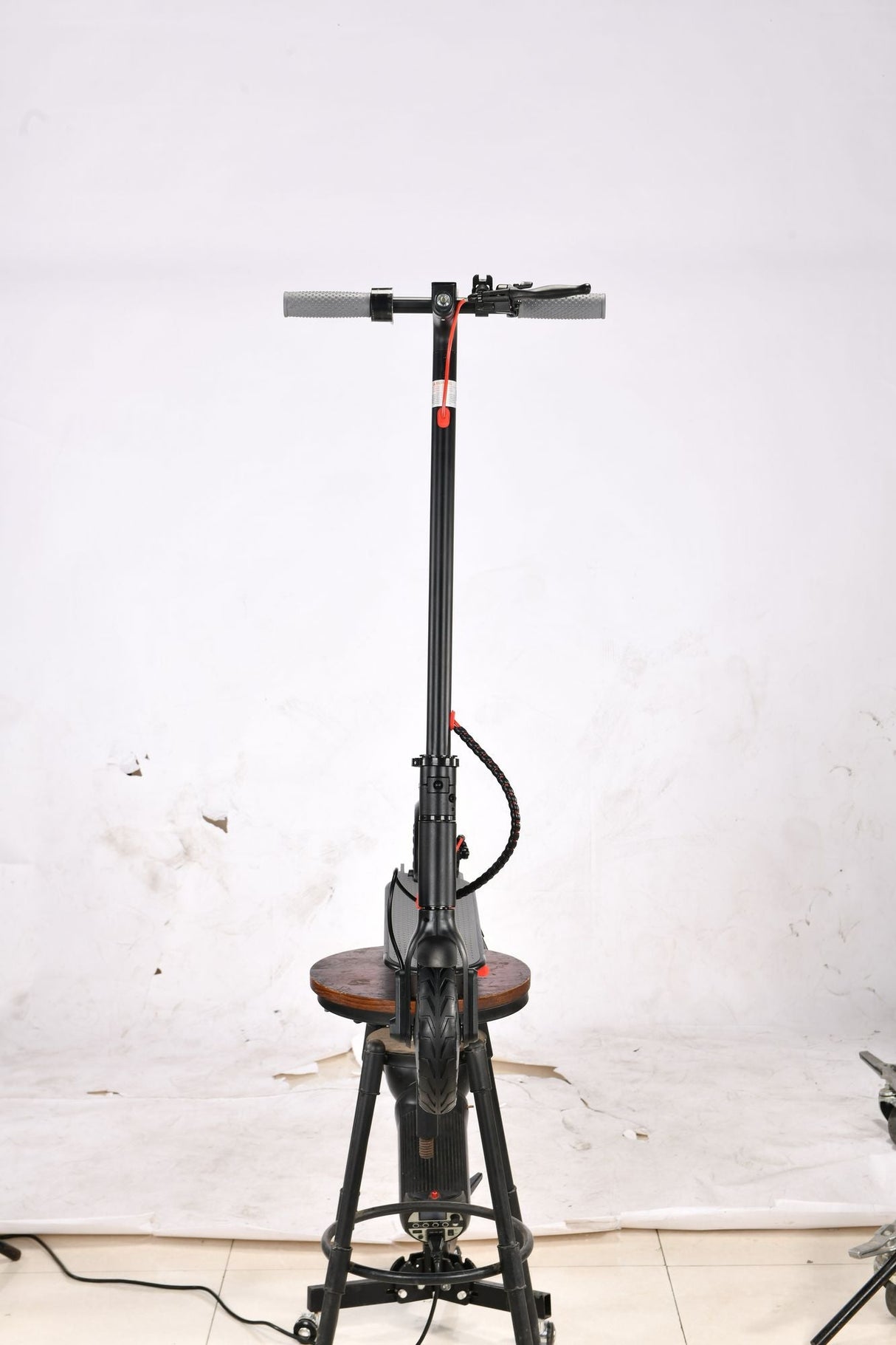 Adult Electric Scooter Folding hoverboard Tires 8.5-inch Speed 35KM/H 350W 36V10.4AH J-03 motorized scooter