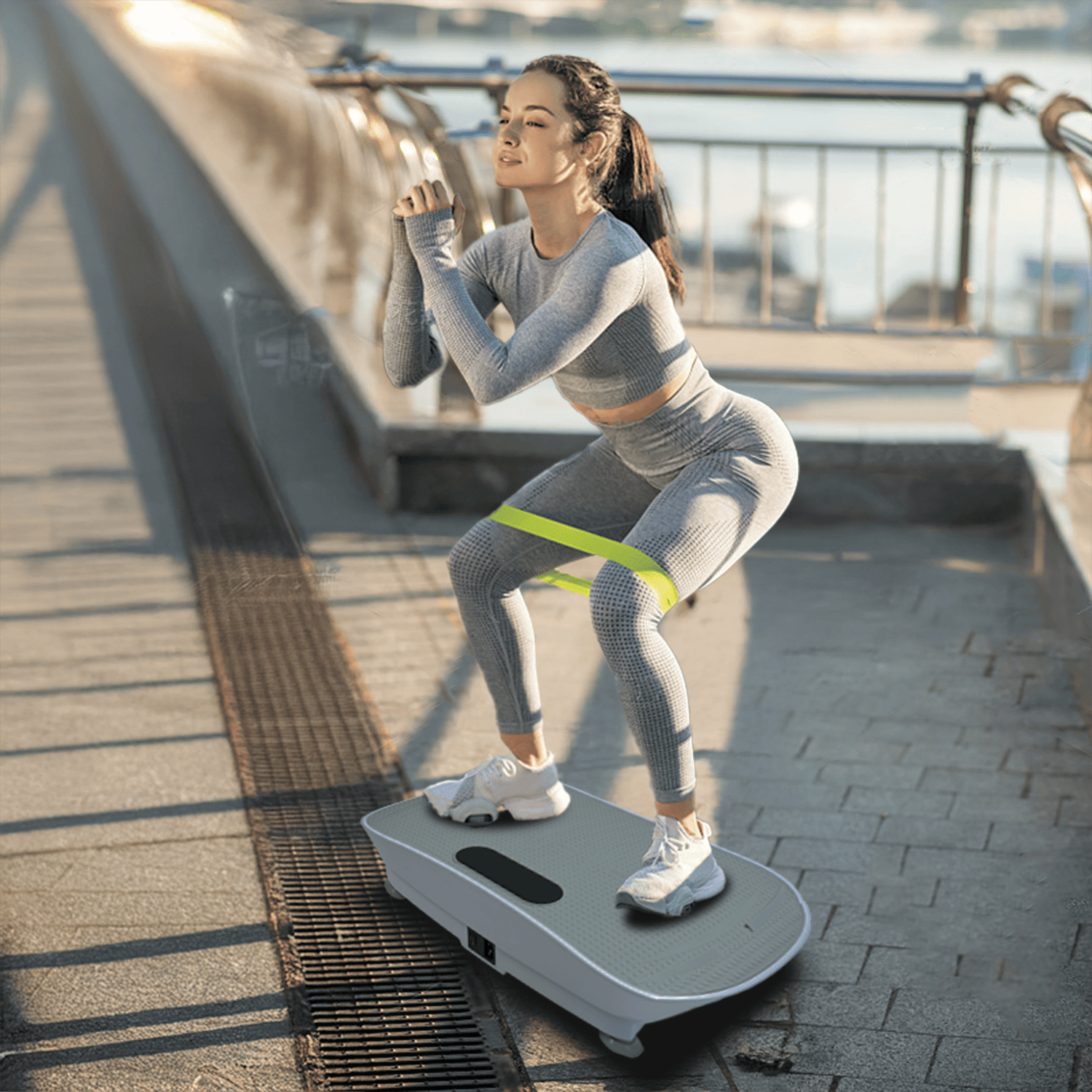 Silent Vibration Platform Crazy Fitness Massage 10-Frequency Weight Loss & Fat Burner Body Shaking Machine For Unisex Grey033