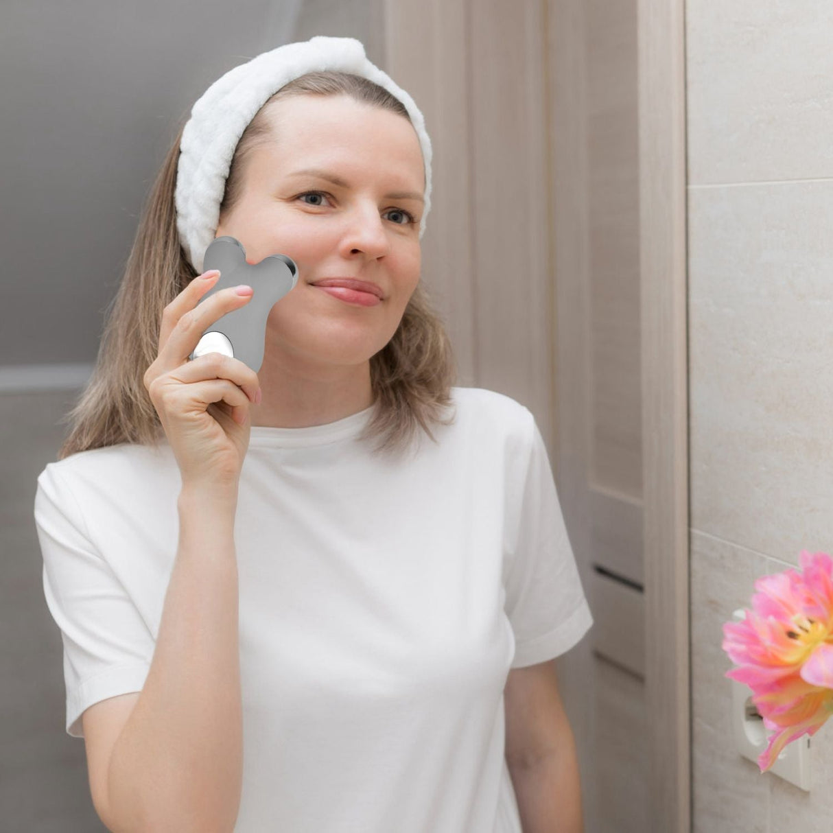 Rechargeable 5-Gear Microcurrent Facial Roller for Youthful Skin