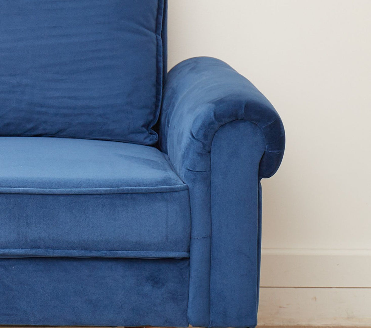 Graceful Design Plush Comfort Loveseat by Couch.com