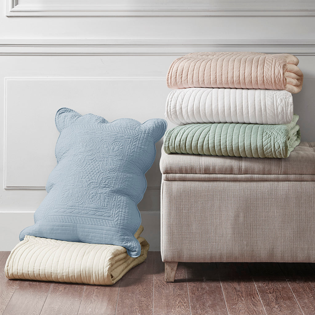 3 Piece Reversible Scalloped Edge Quilt Set White Full/Queen
