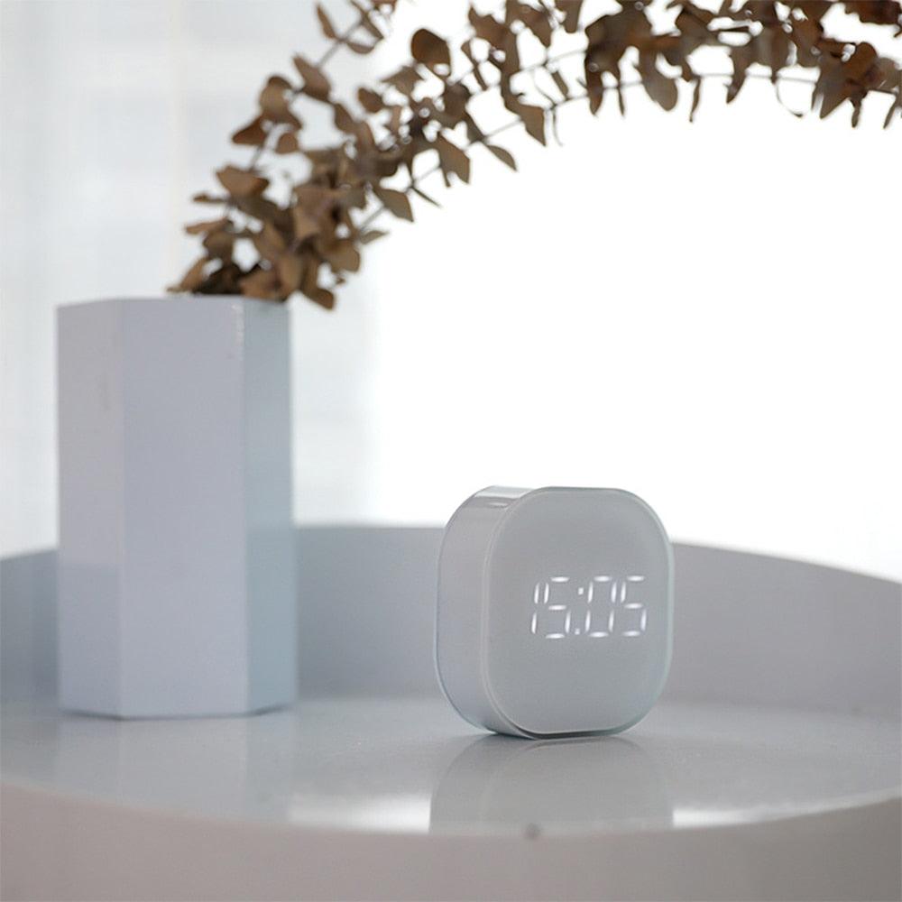 Electronic Square Silent Bedside Alarm Clock Intelligent Temperature Sensing Magnetic Attraction Desk Clock Mini Battery Operated Alarm Clock Home Decor