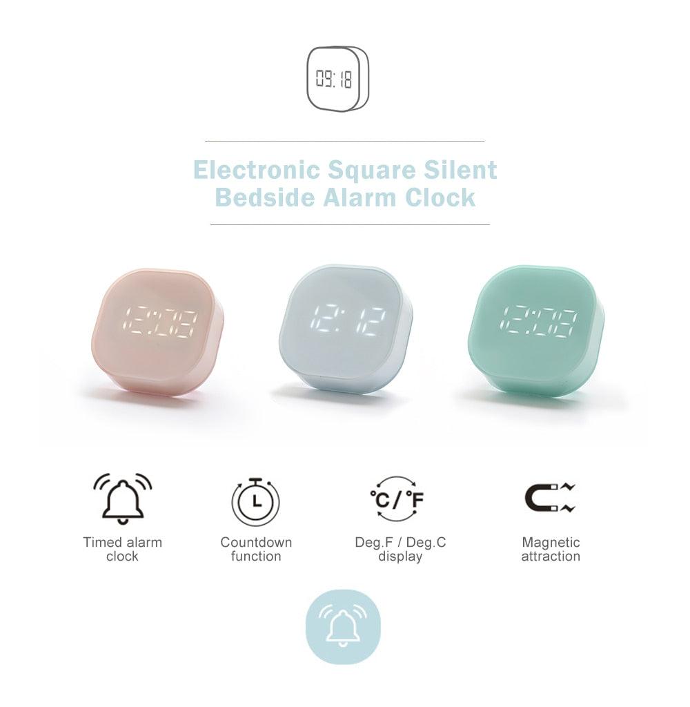Electronic Square Silent Bedside Alarm Clock Intelligent Temperature Sensing Magnetic Attraction Desk Clock Mini Battery Operated Alarm Clock Home Decor