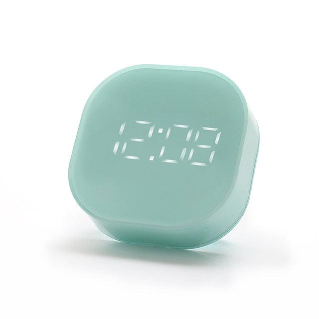 Electronic Square Silent Bedside Alarm Clock Intelligent Temperature Sensing Magnetic Attraction Desk Clock Mini Battery Operated Alarm Clock Home Decor