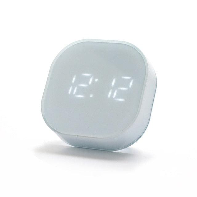 Electronic Square Silent Bedside Alarm Clock Intelligent Temperature Sensing Magnetic Attraction Desk Clock Mini Battery Operated Alarm Clock Home Decor